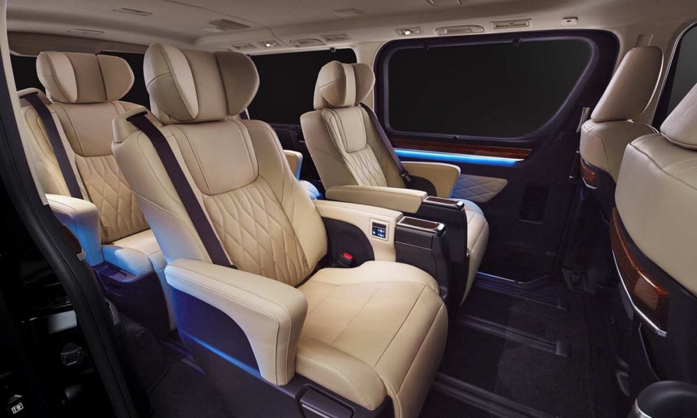 Toyota-Granace_Interior_rear_seats