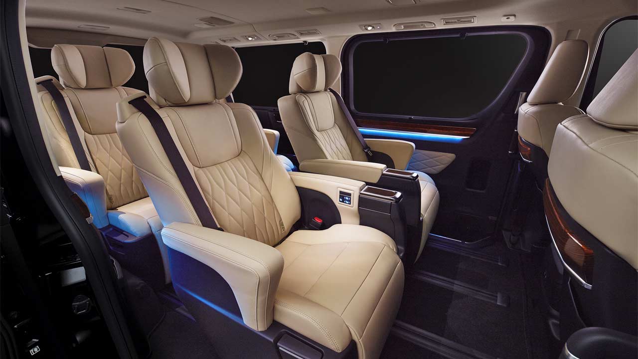 Toyota-Granace_Interior_rear_seats