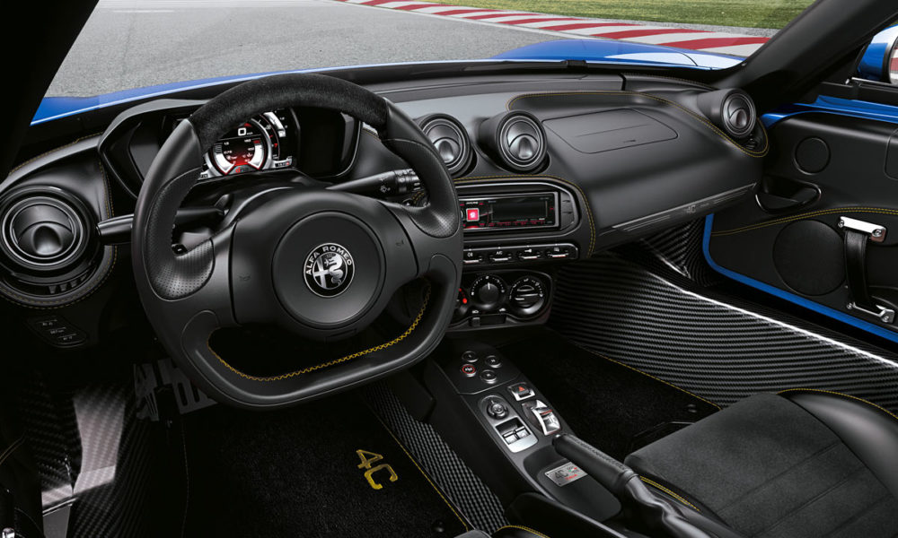 2020-Alfa-Romeo-4C-Spider-Italia_interior