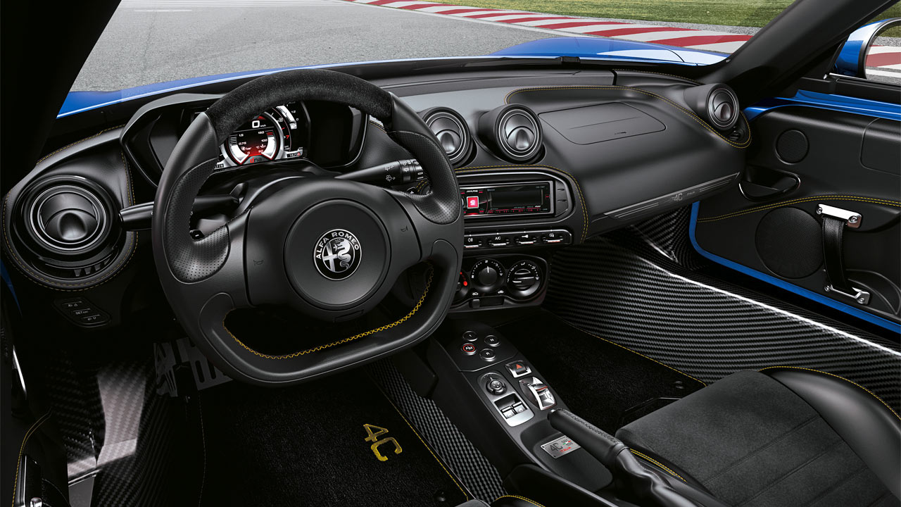 2020-Alfa-Romeo-4C-Spider-Italia_interior