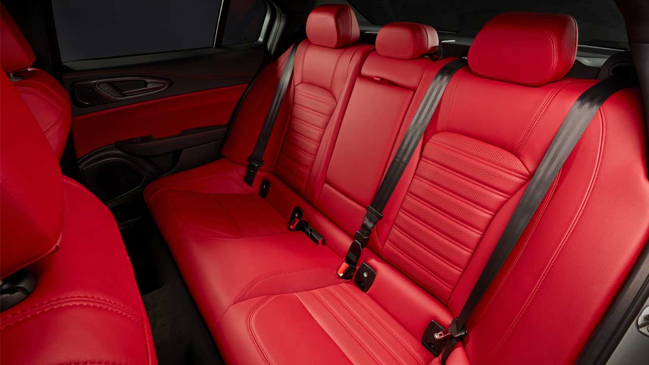 2020-Alfa-Romeo-Giulia-Interior_rear