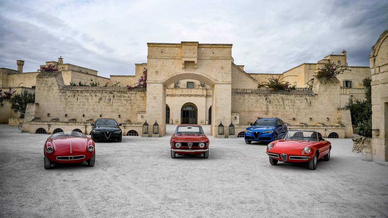 2020-Alfa-Romeo-Giulia-and-Stelvio-with-Classic-cars