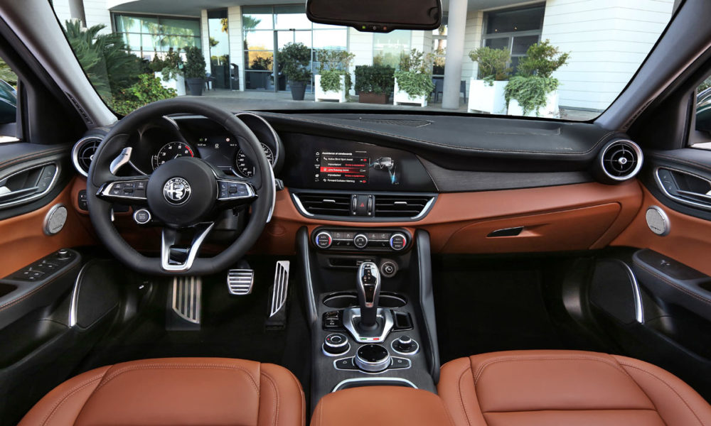 2020-Alfa-Romeo-Giulia_interior