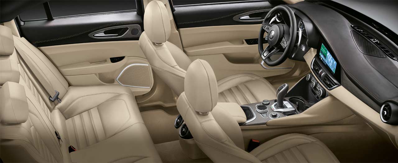2020-Alfa-Romeo-Giulia_interior_2
