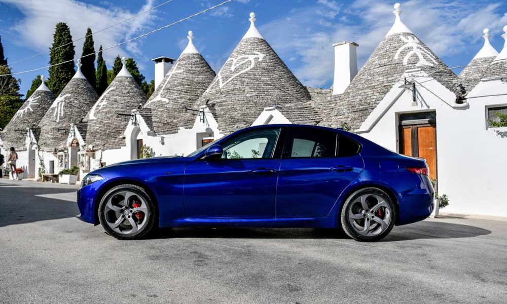 2020-Alfa-Romeo-Giulia_side