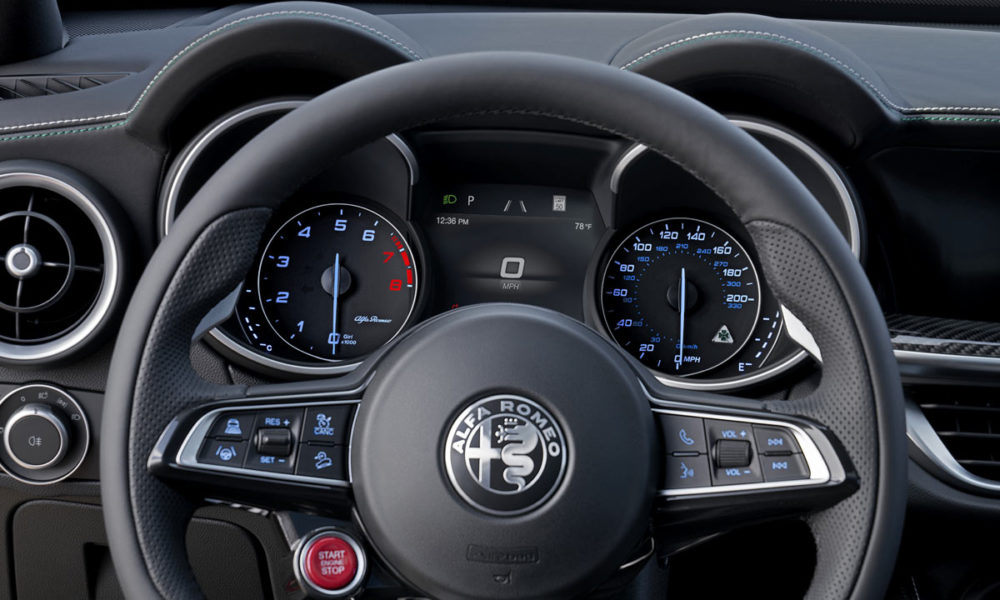 2020-Alfa-Romeo-Stelvio_interior