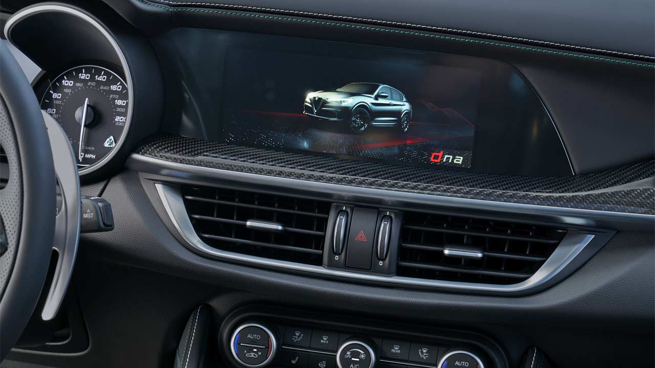 2020-Alfa-Romeo-Stelvio_interior_2