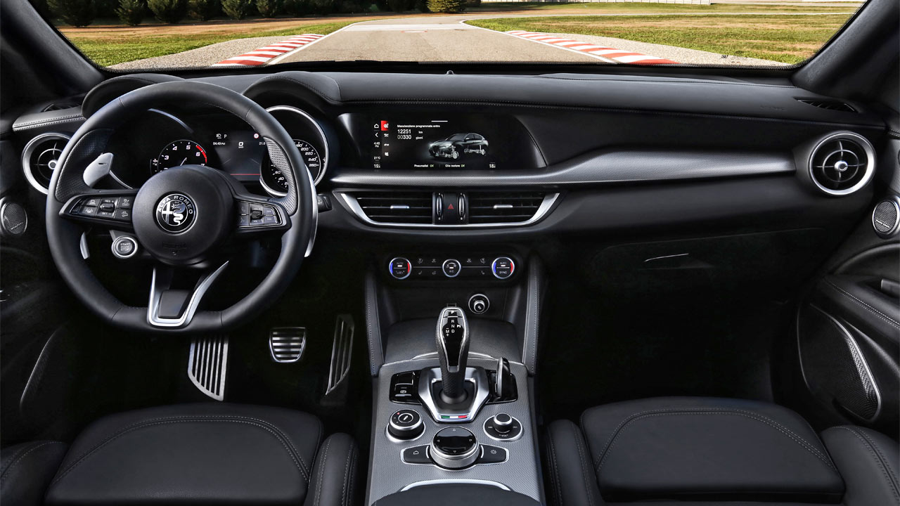 2020-Alfa-Romeo-Stelvio_interior_4
