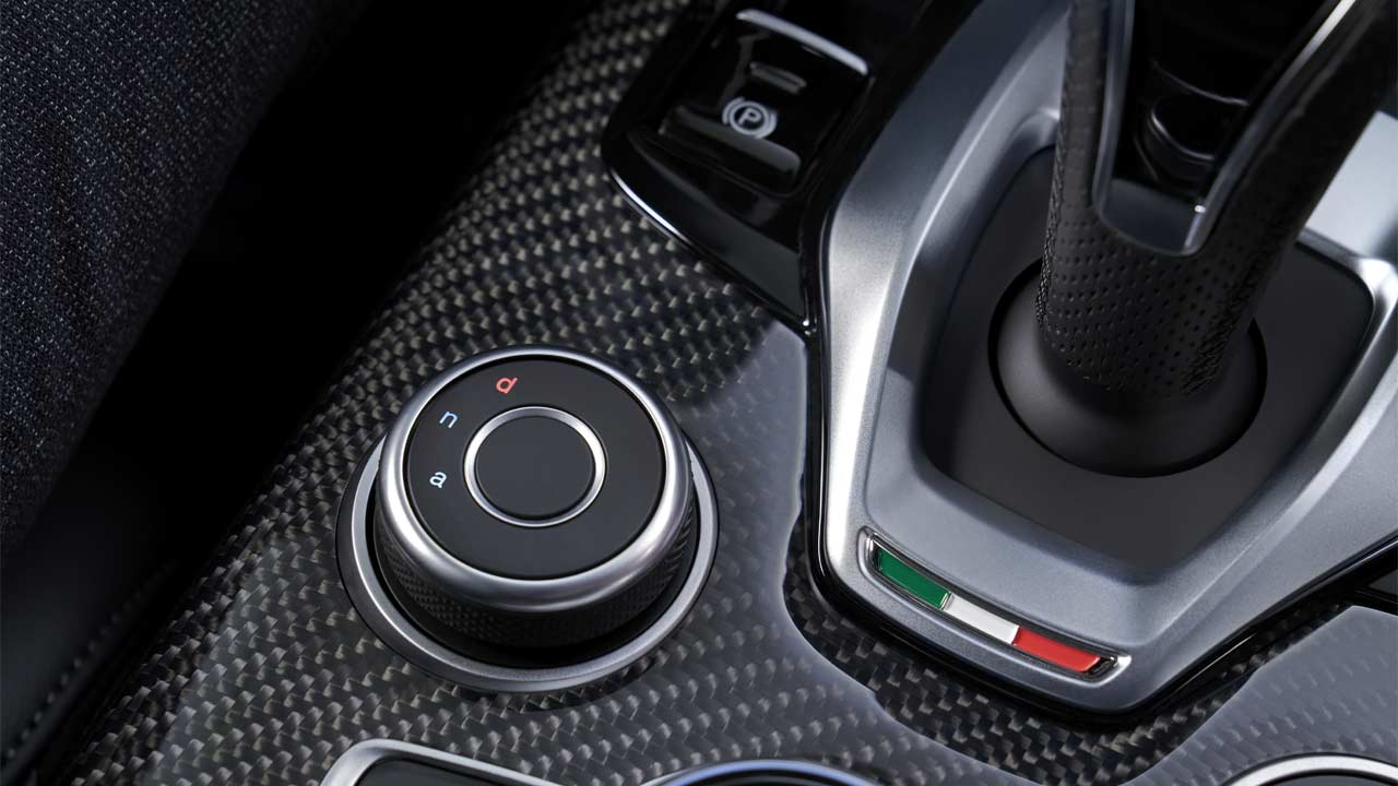 2020-Alfa-Romeo-Stelvio_interior_centre_console