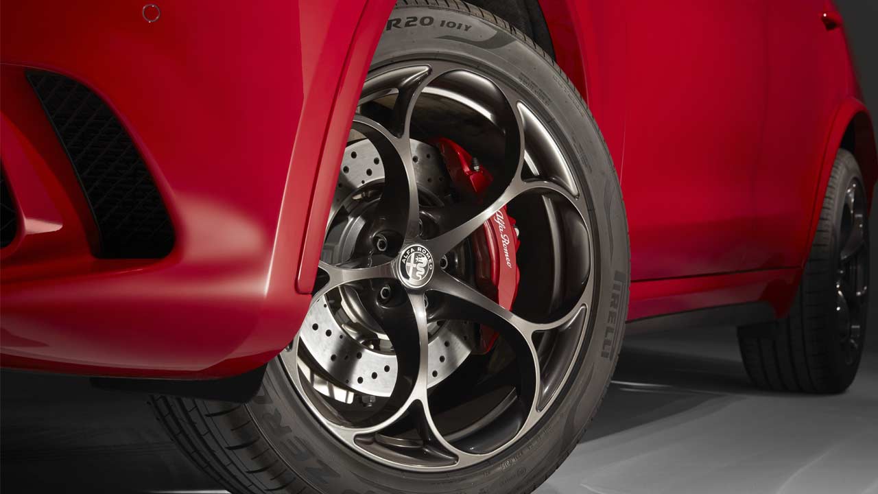 2020-Alfa-Romeo-Stelvio_wheels