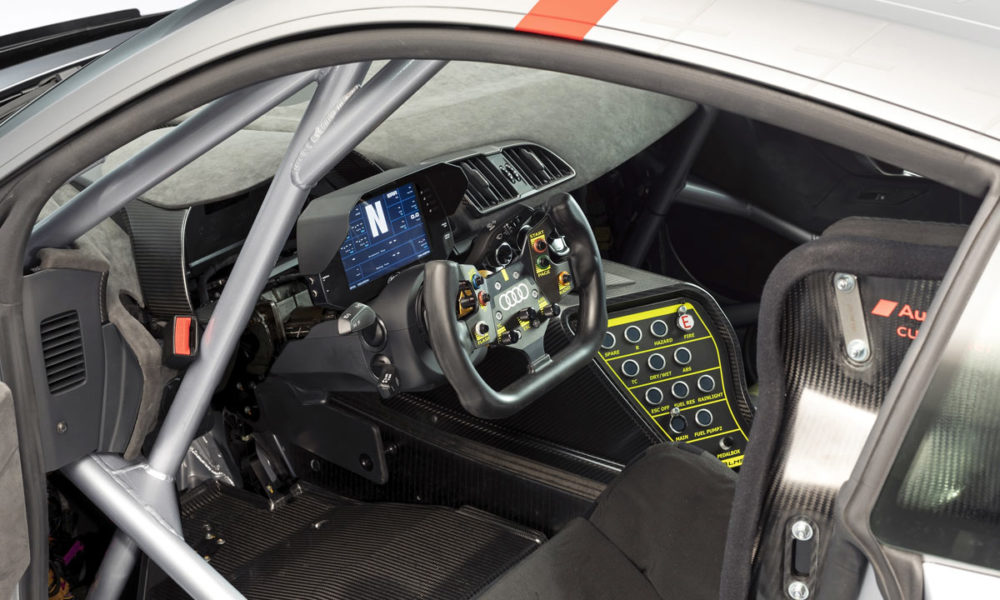 2020-Audi-R8-LMS-GT4_interior