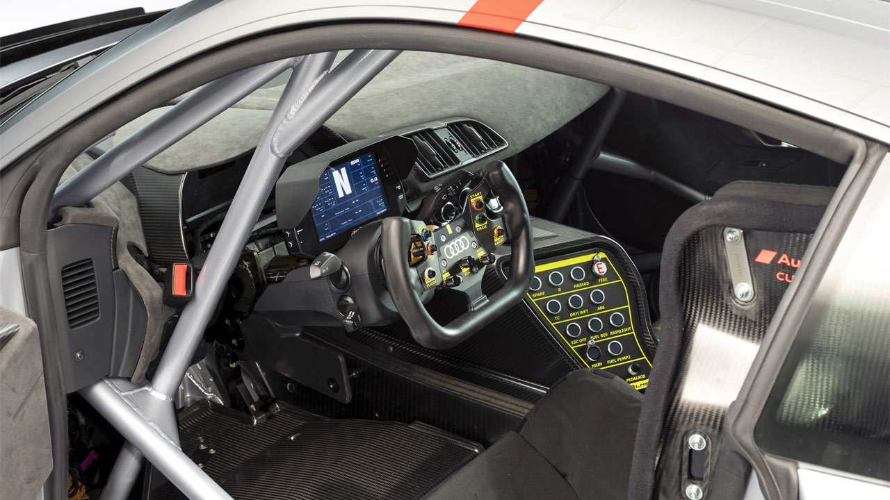 2020-Audi-R8-LMS-GT4_interior