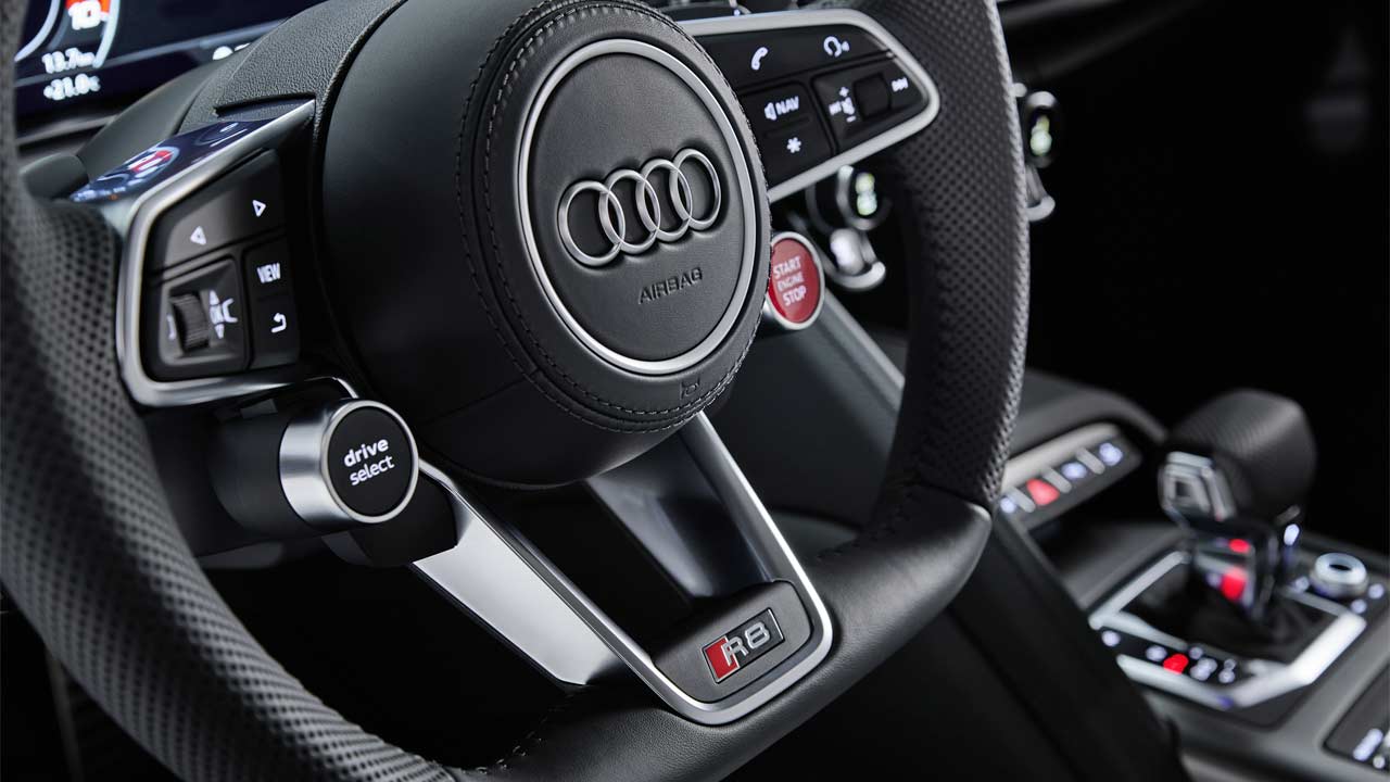 2020-Audi-R8-V10-RWD-Coupe_interior_steering_wheel