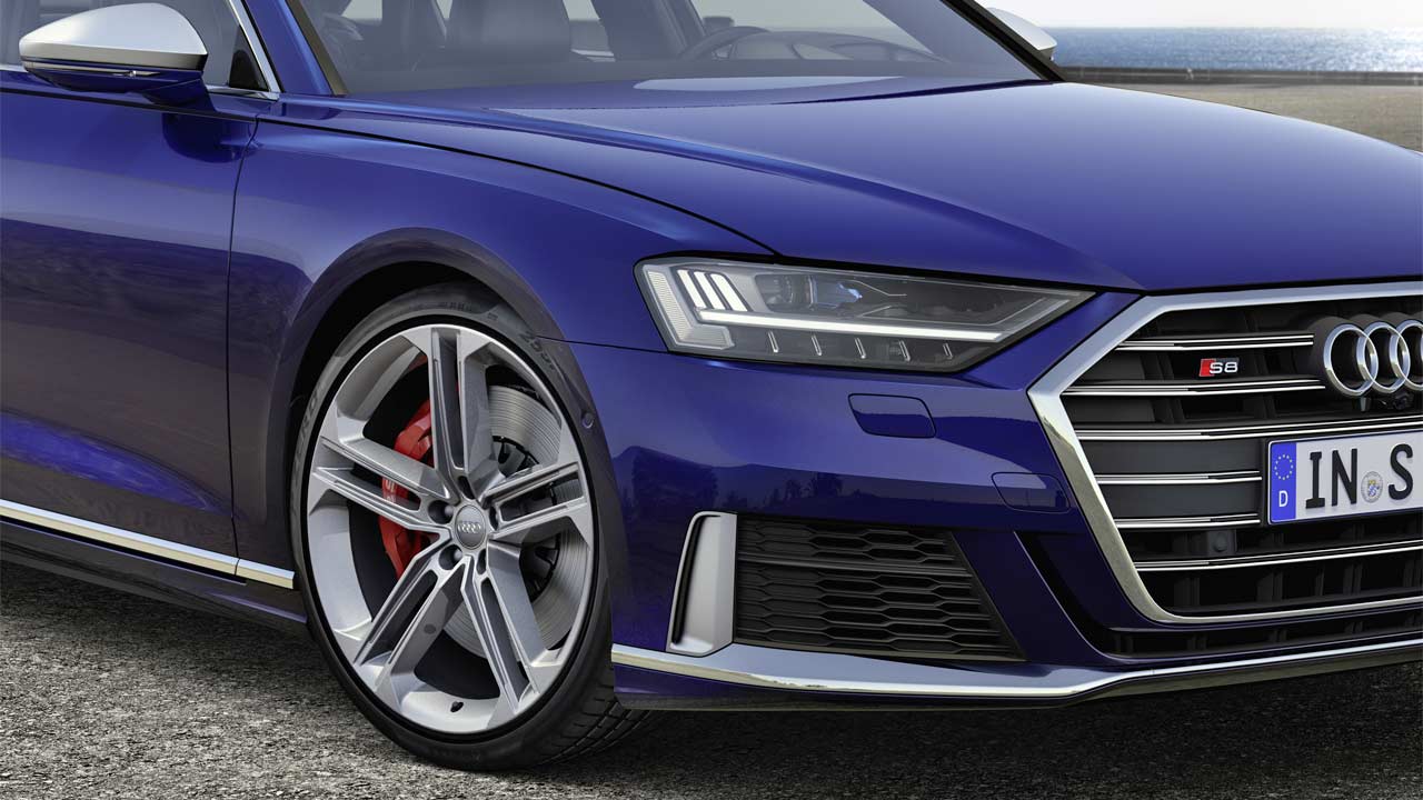2020-Audi-S8_headlamps_wheels