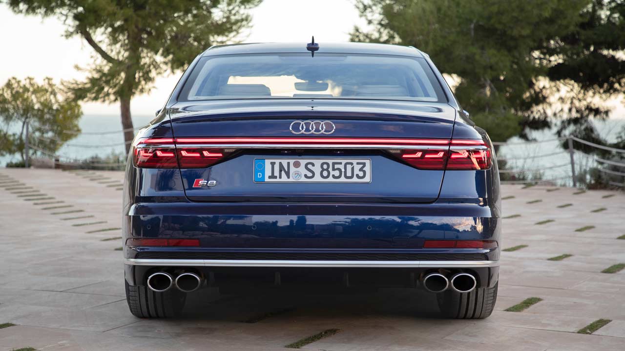 2020-Audi-S8_rear