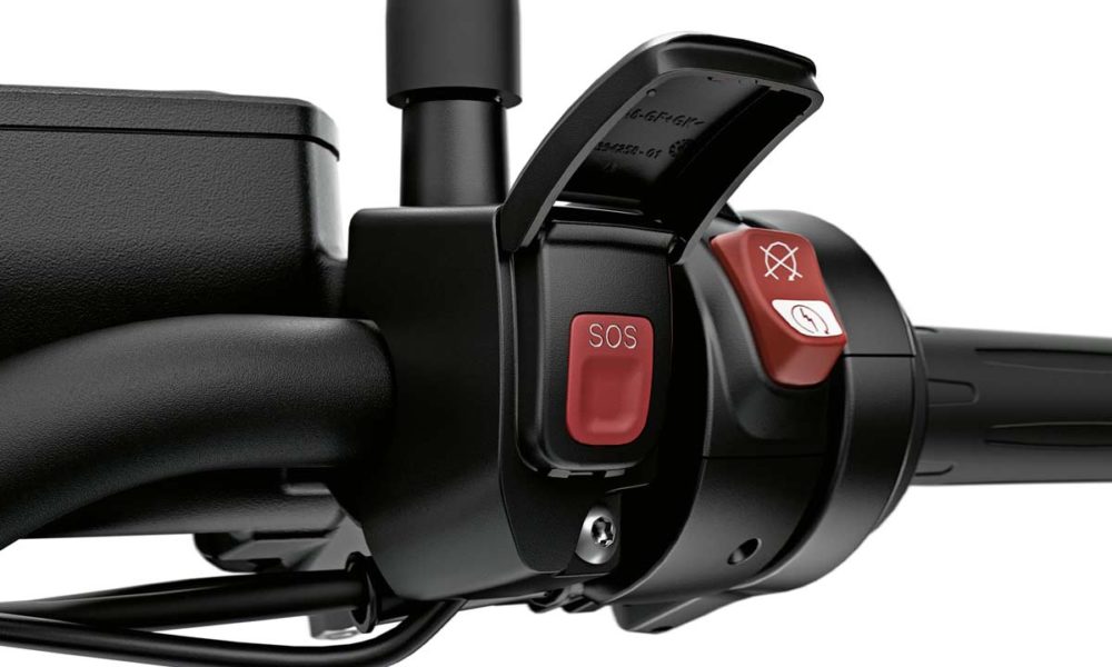 2020-BMW-F-900-XR_SOS_button
