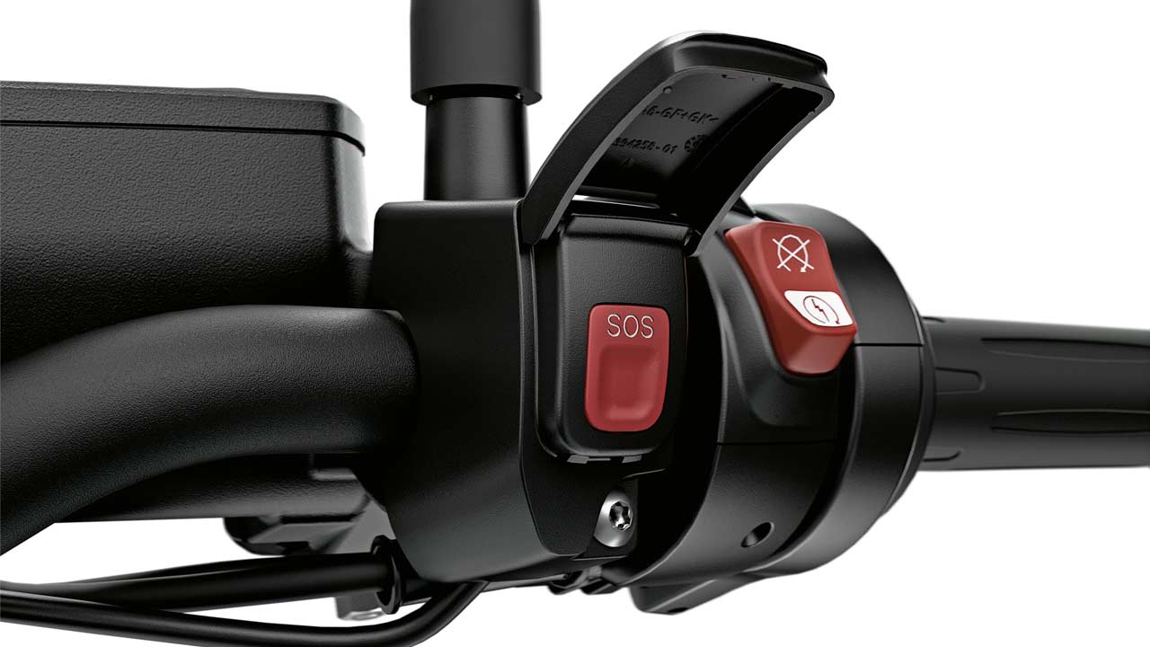 2020-BMW-F-900-XR_SOS_button