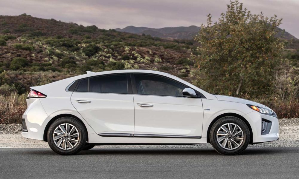 2020-Hyundai-Ioniq-Electric_side