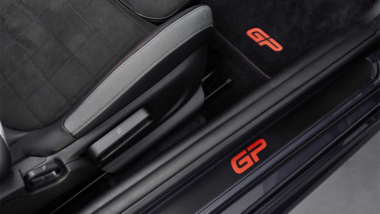 2020-MINI-John-Cooper-Works-GP_door_sill