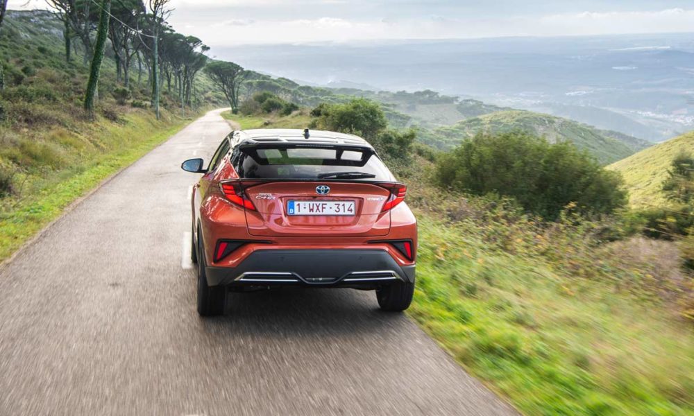 2020-Toyota-CH-R_rear