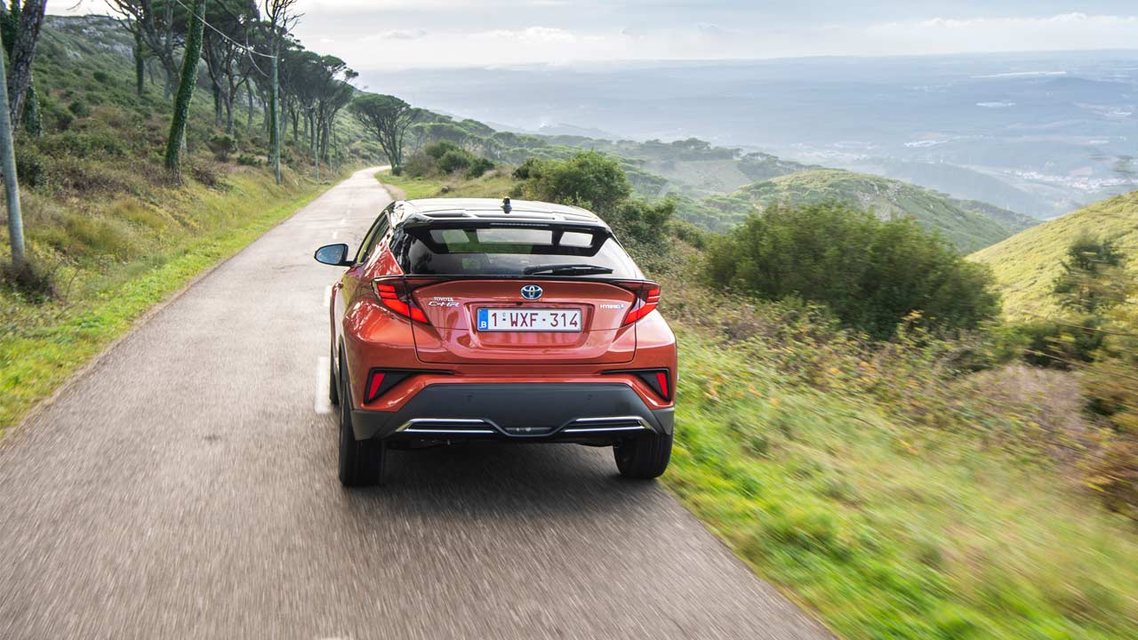 2020-Toyota-CH-R_rear