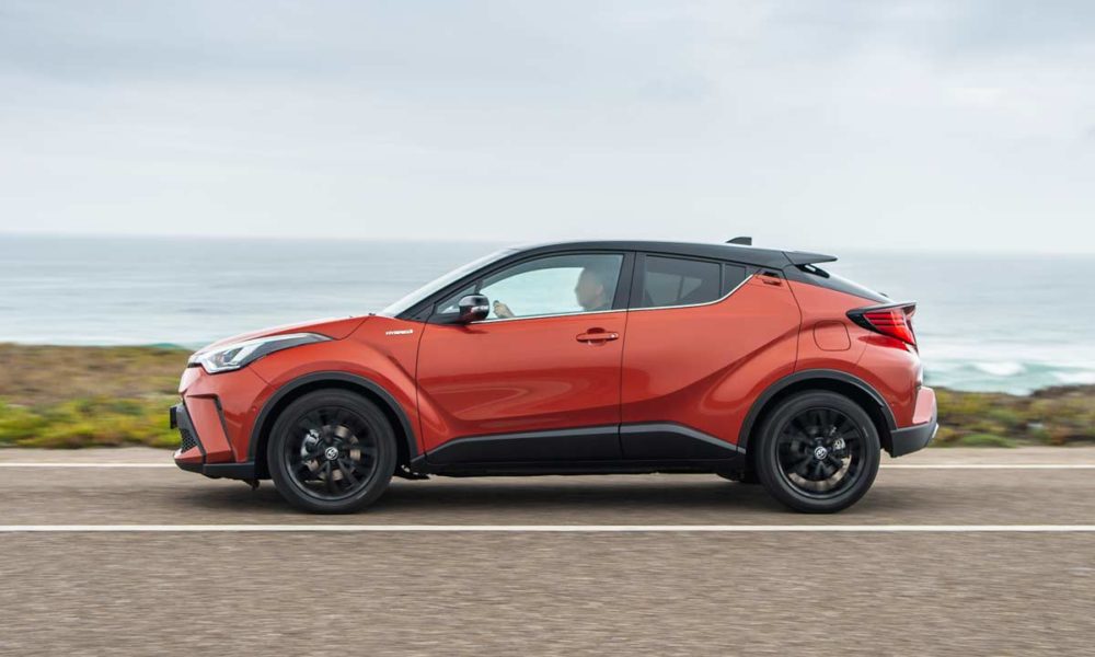 2020-Toyota-CH-R_side