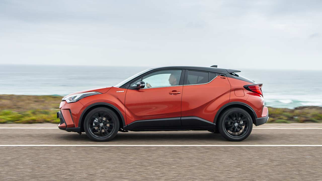 2020-Toyota-CH-R_side