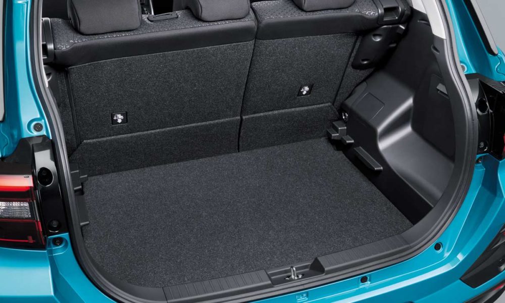 2020-Toyota-Raize-Japan_interior_boot