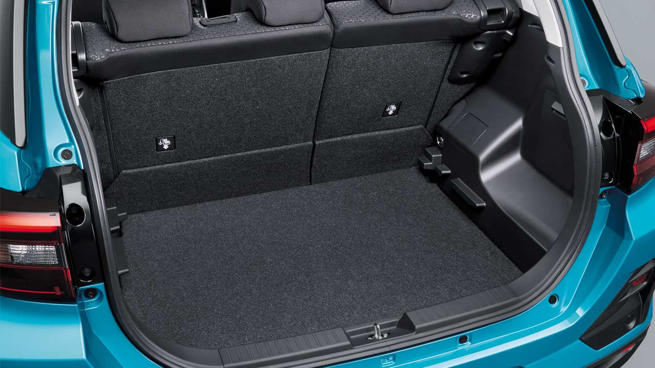 2020-Toyota-Raize-Japan_interior_boot