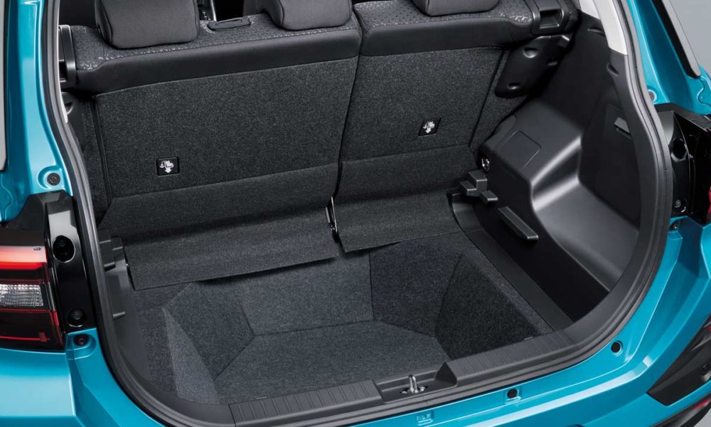 2020-Toyota-Raize-Japan_interior_boot_2