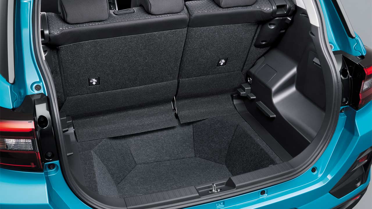 2020-Toyota-Raize-Japan_interior_boot_2