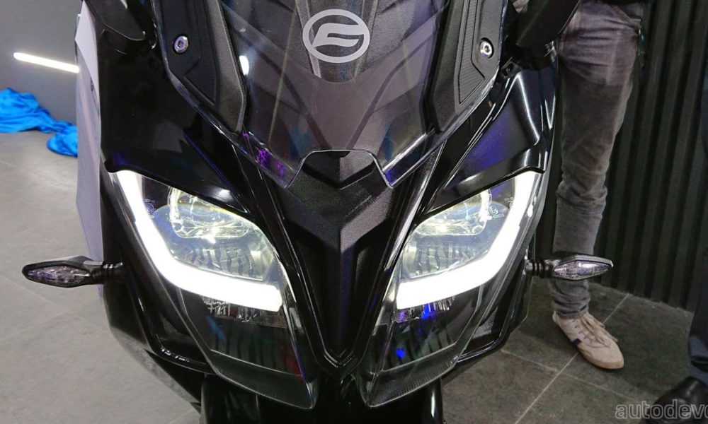 CFMoto-Bengaluru-Showroom_motorcycles_GT-650_headlamps