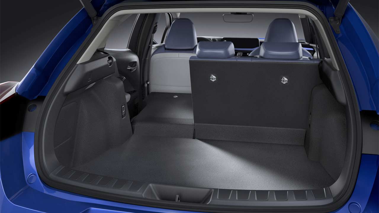 Lexus-UX-300e_interior_boot