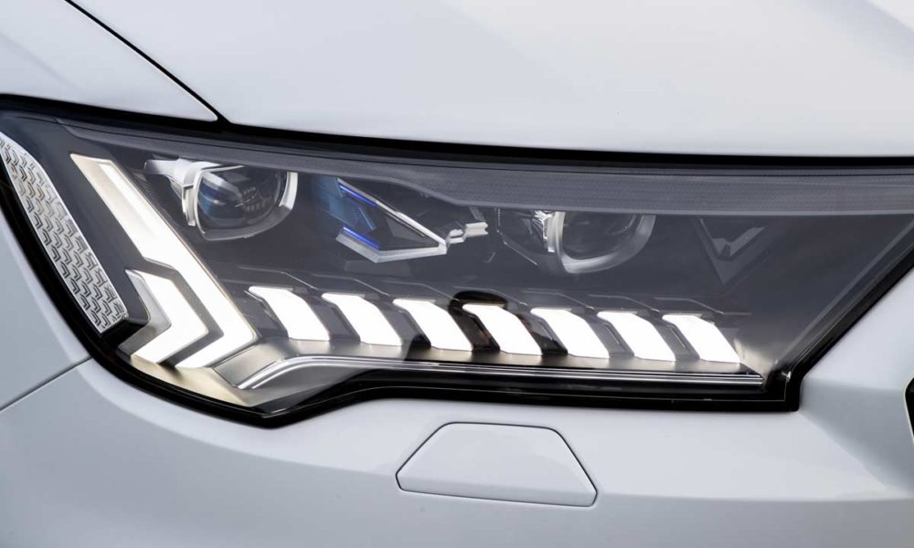 2020-Audi-Q7-TFSI-e-quattro_headlamps