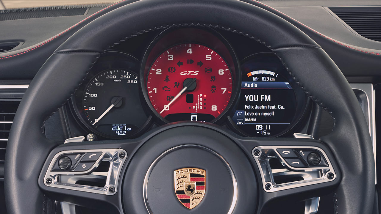 2020-Porsche-Macan-GTS_interior_instrument_cluster