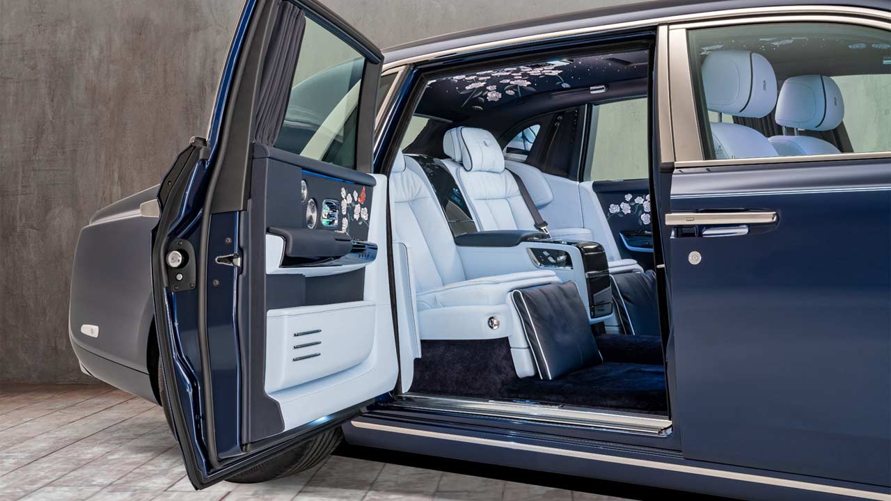 Million-Stitch-Rolls-Royce-Rose-Phantom_interior