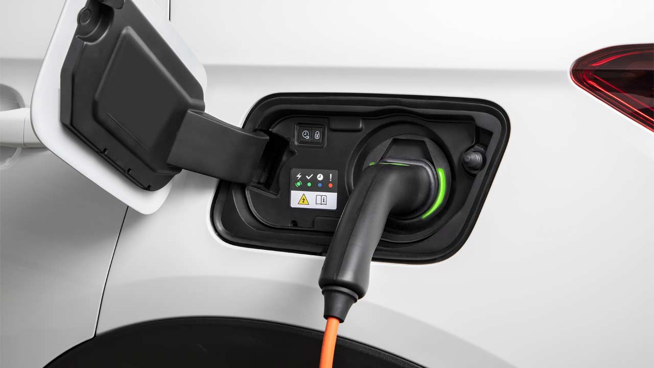 Opel-Grandland-X-Plug-in-Hybrid-FWD_charging_socket