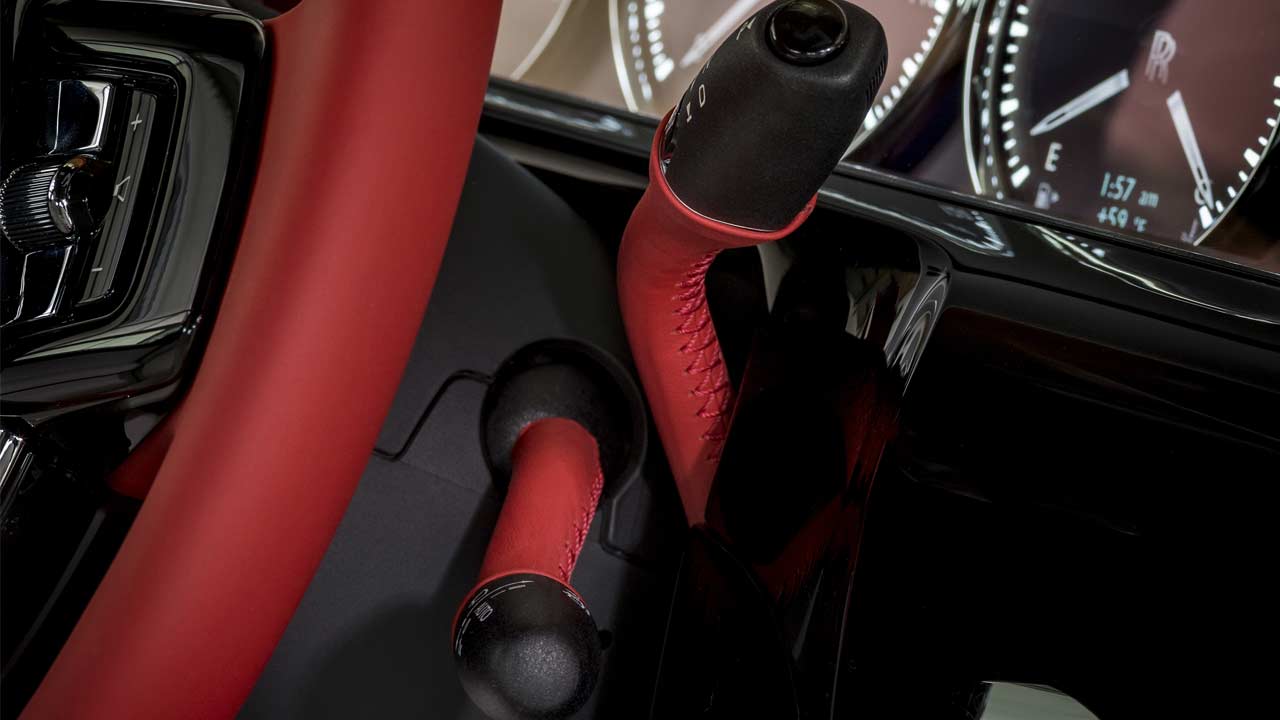 Rolls-Royce-Red-Phantom_interior_stalks