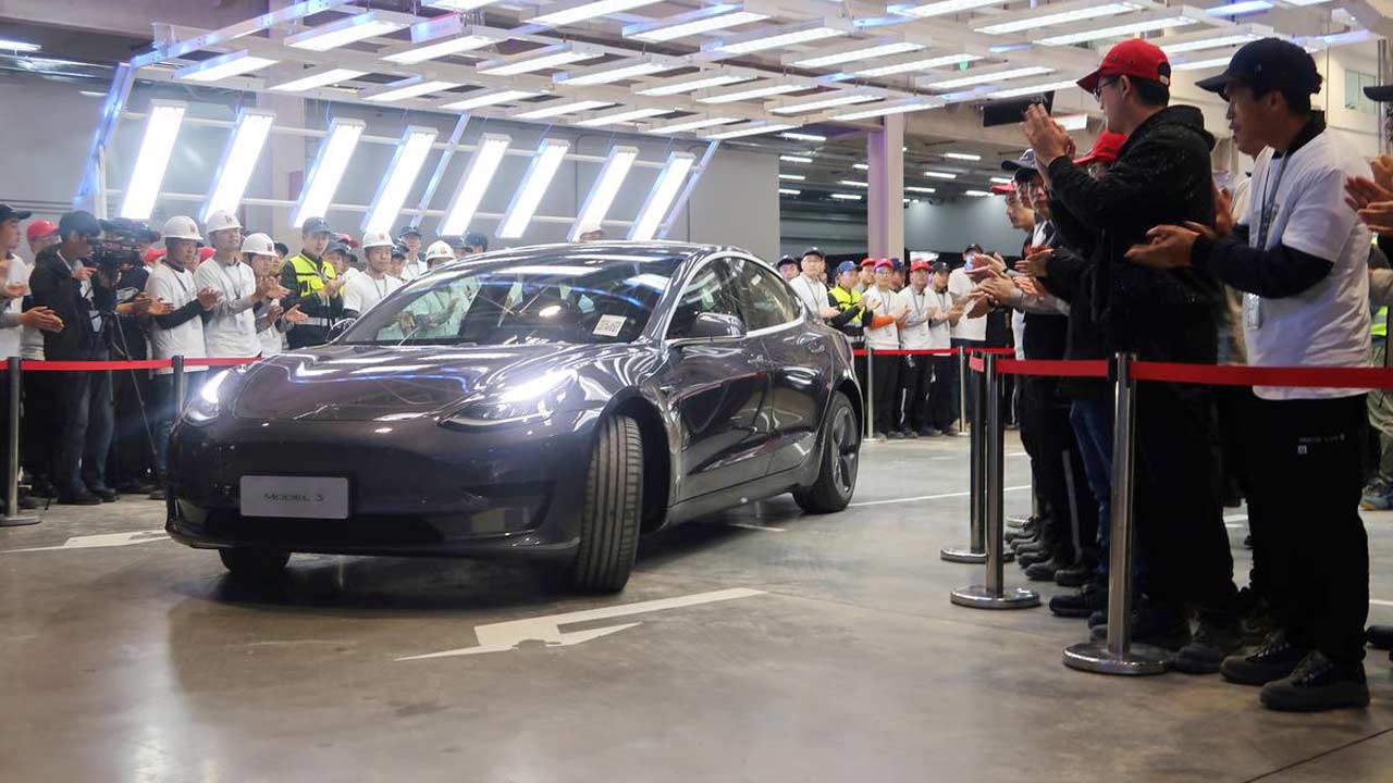 Tesla-delivers-first-Made-in-China-Model-3