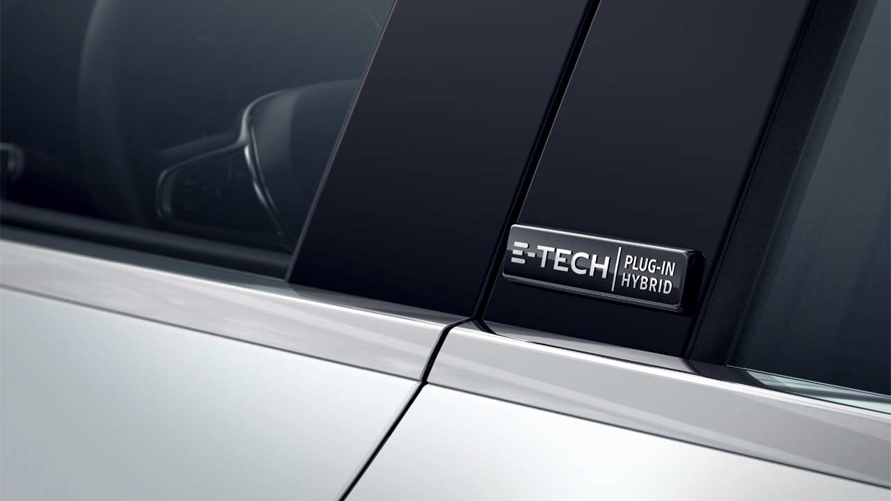 2020-Renault-Captur-E-Tech_badge