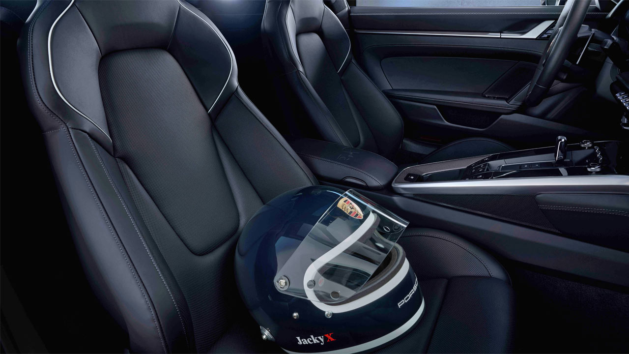 Porsche-911-Belgian-Legend-Edition_interior_jacky_x_helmet