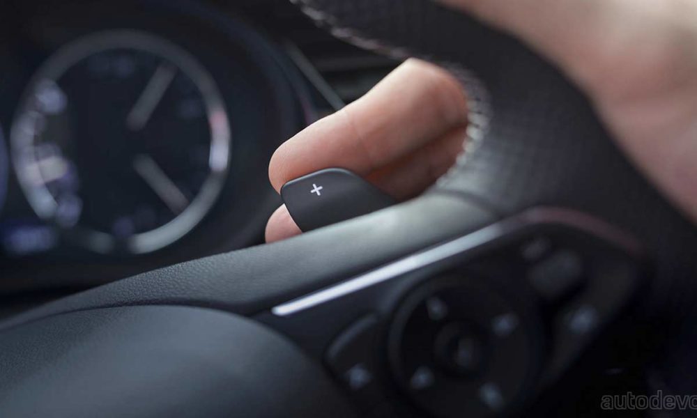 2020-Opel-Insignia-GSi-facelift-interior-paddle-shifters
