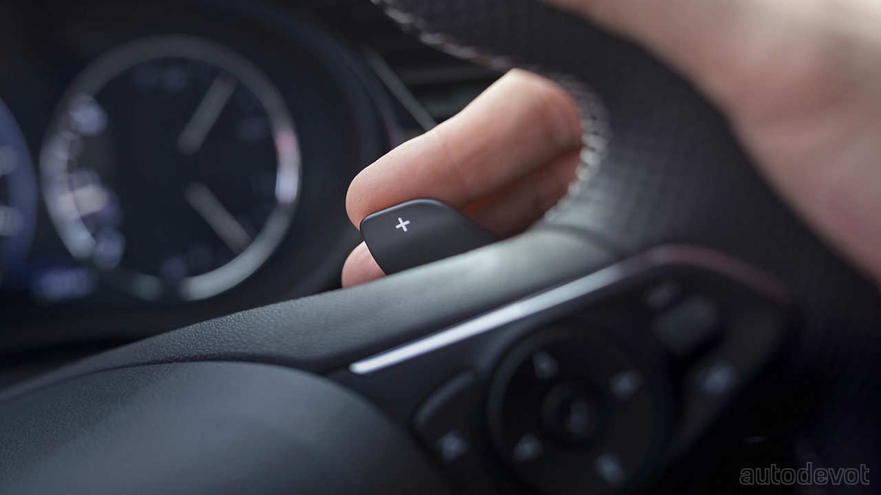 2020-Opel-Insignia-GSi-facelift-interior-paddle-shifters