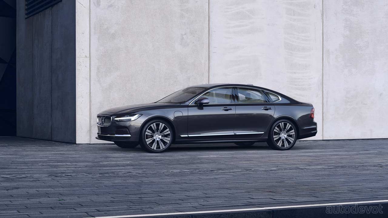 2020-Volvo-S90-Recharge-T8-plug-in-hybrid-in-Platinum-Grey