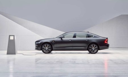 2020-Volvo-S90-Recharge-T8-plug-in-hybrid-in-Platinum-Grey_3