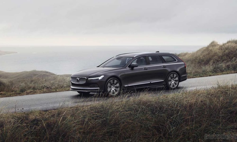 2020-Volvo-V90-Recharge-T8-plug-in-hybrid-in-Platinum-Grey