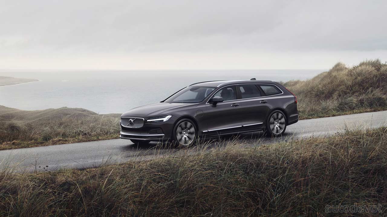 2020-Volvo-V90-Recharge-T8-plug-in-hybrid-in-Platinum-Grey