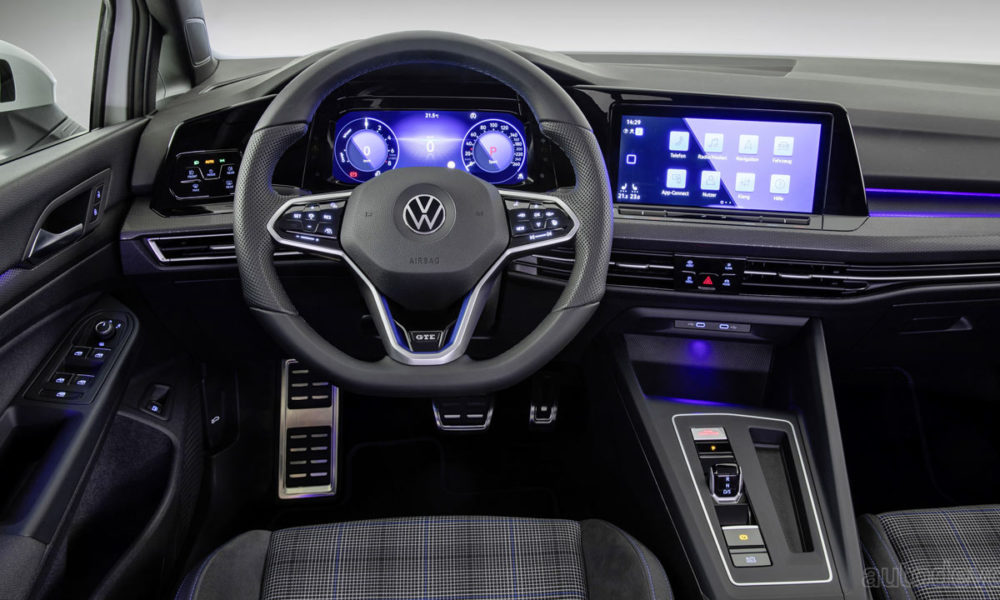 8th-generation-Volkswagen-Golf-2021-Golf-GTE_interior