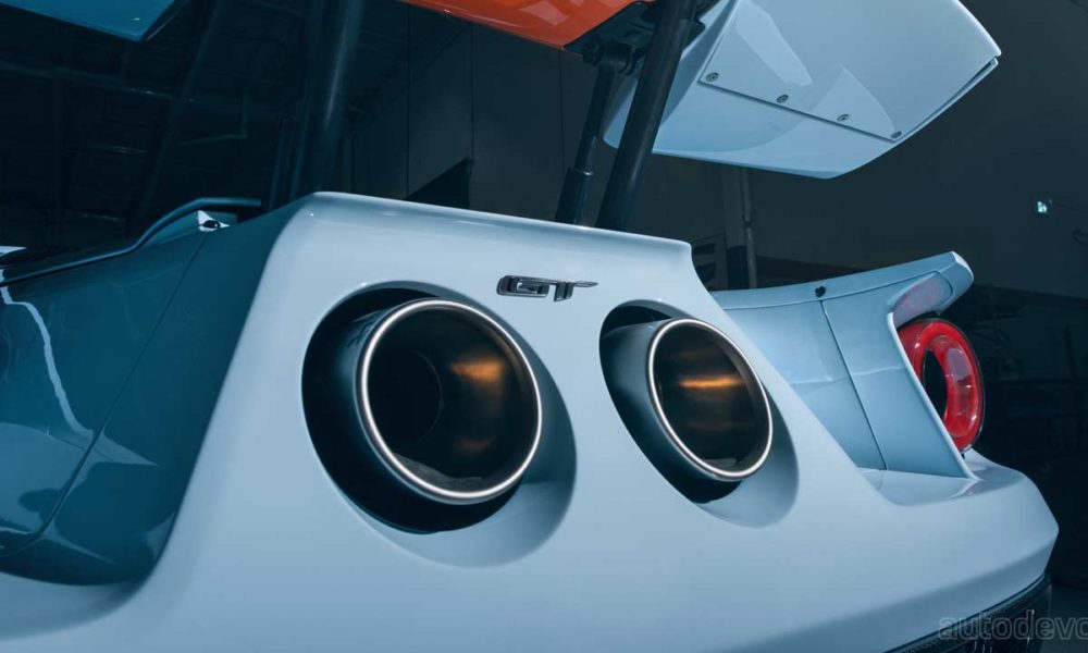 2020-Ford-GT-Gulf-Racing-Heritage-Edition_exhaust