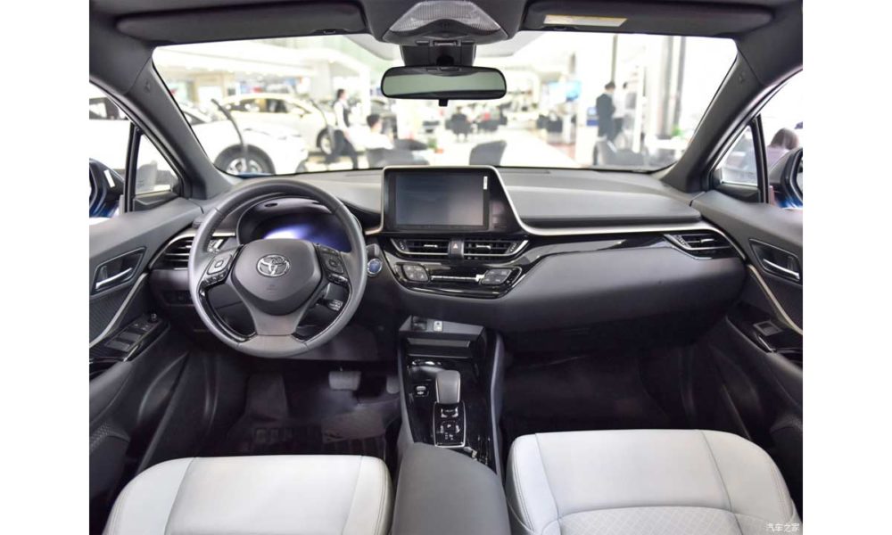 Toyota-C-HR-EV_interior